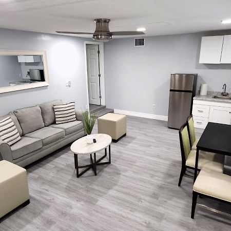 Cheerful Super Suite + 2 Queen + Sofa Bed Minutes From The Airport! Tampa Exterior photo