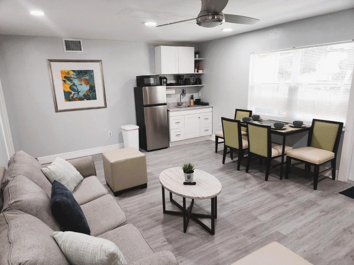 Cheerful Super Suite + 2 Queen + Sofa Bed Minutes From The Airport! Tampa Exterior photo